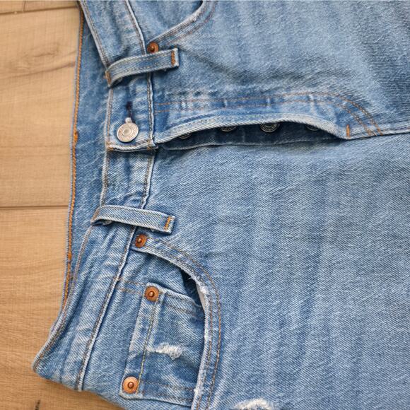 Levi's 501 Original Fit Ripped Light Wash Button Fly Jeans Women Sz 25 - Picture 5 of 9